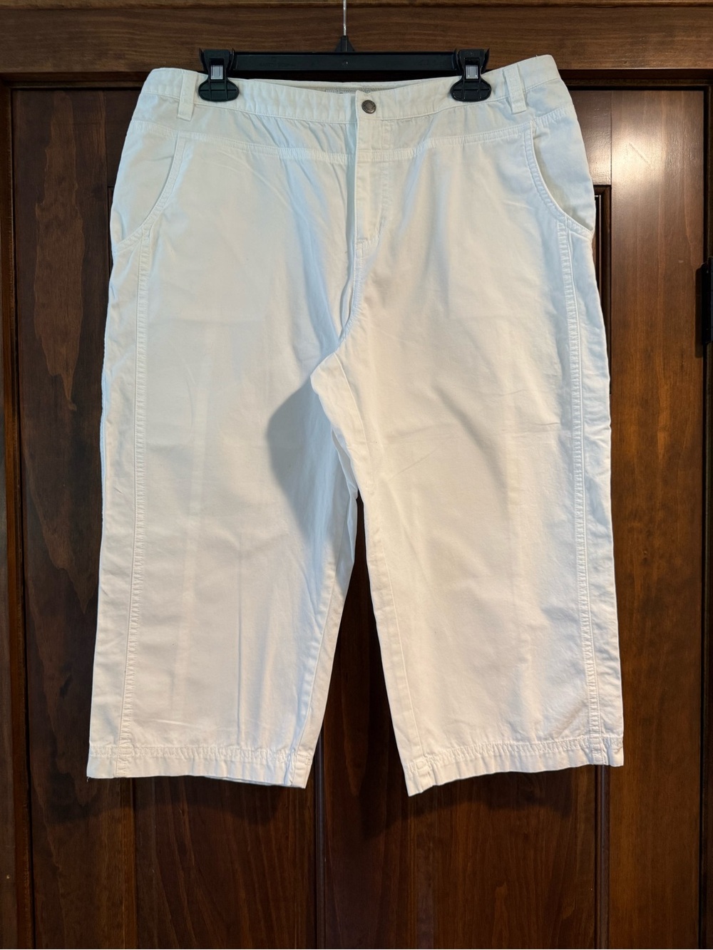 Columbia White Cotton Capri Pants, size 14